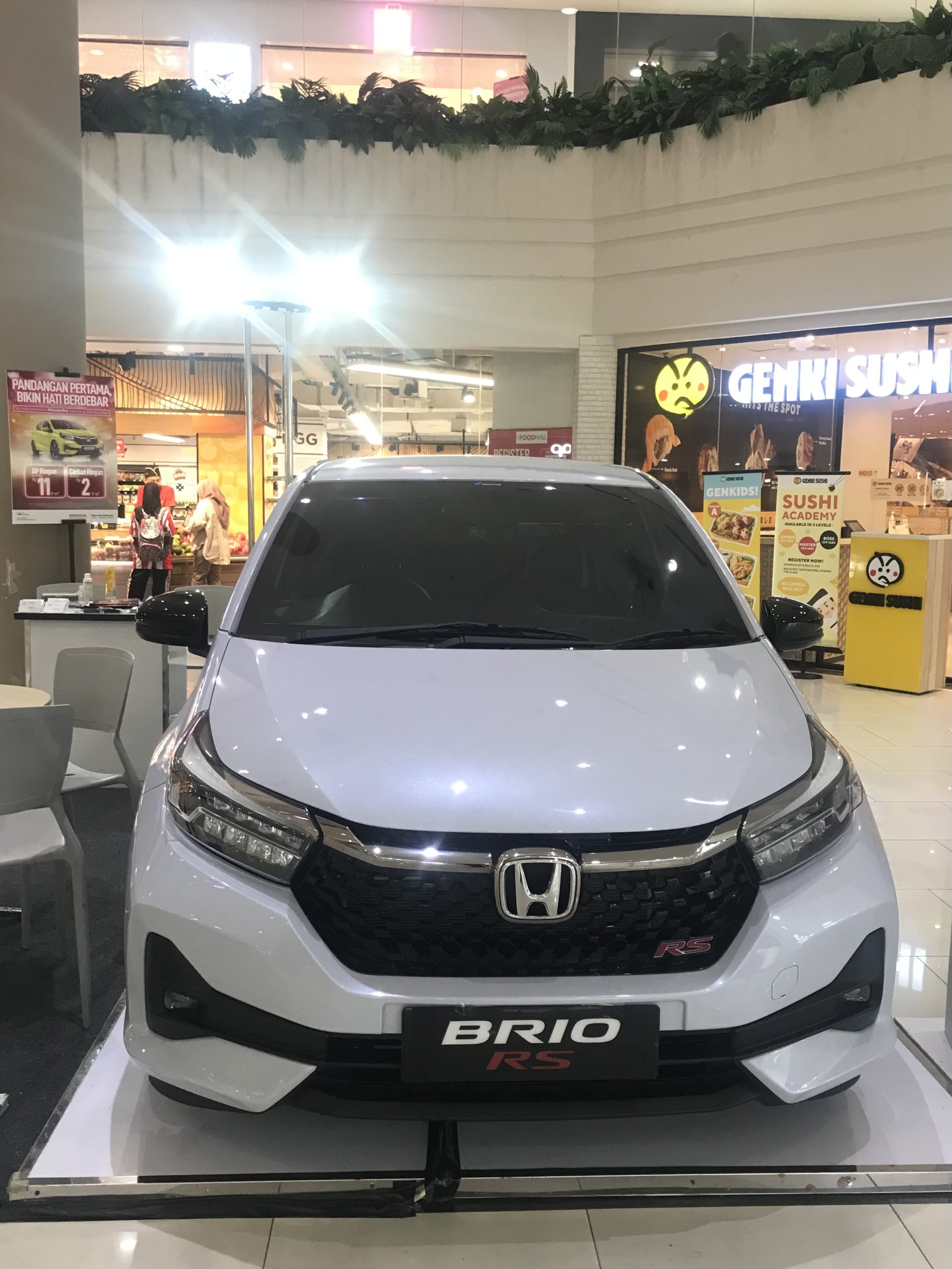 Unit Honda Brio RS Dalam Pameran Mall